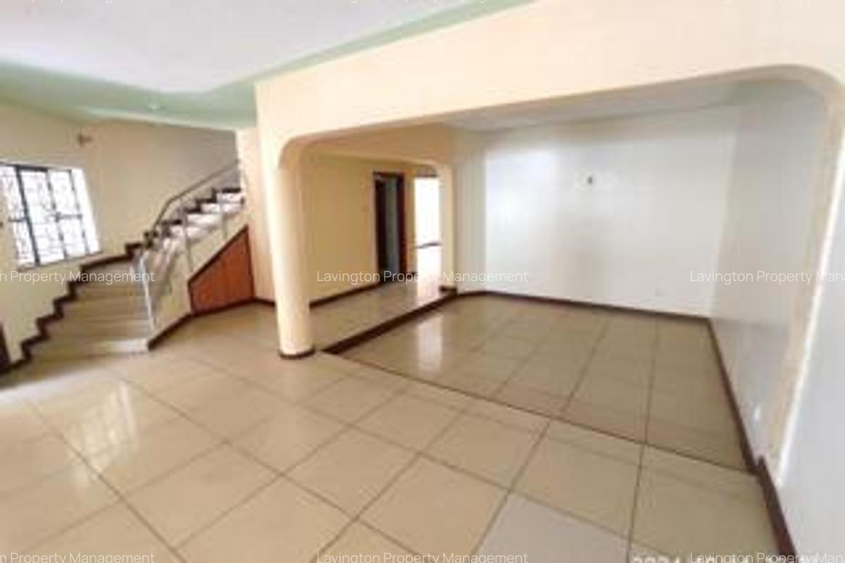 5 Bed Townhouse with En Suite at Lavington Green - 8