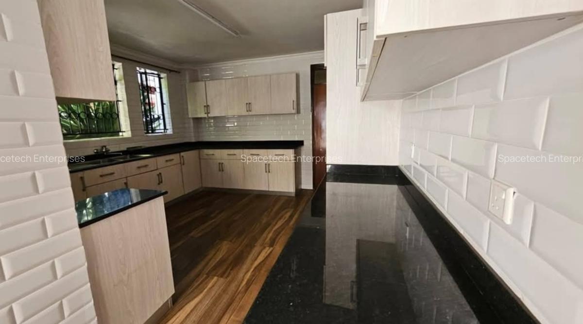 4 Bed House with En Suite in Runda - 16