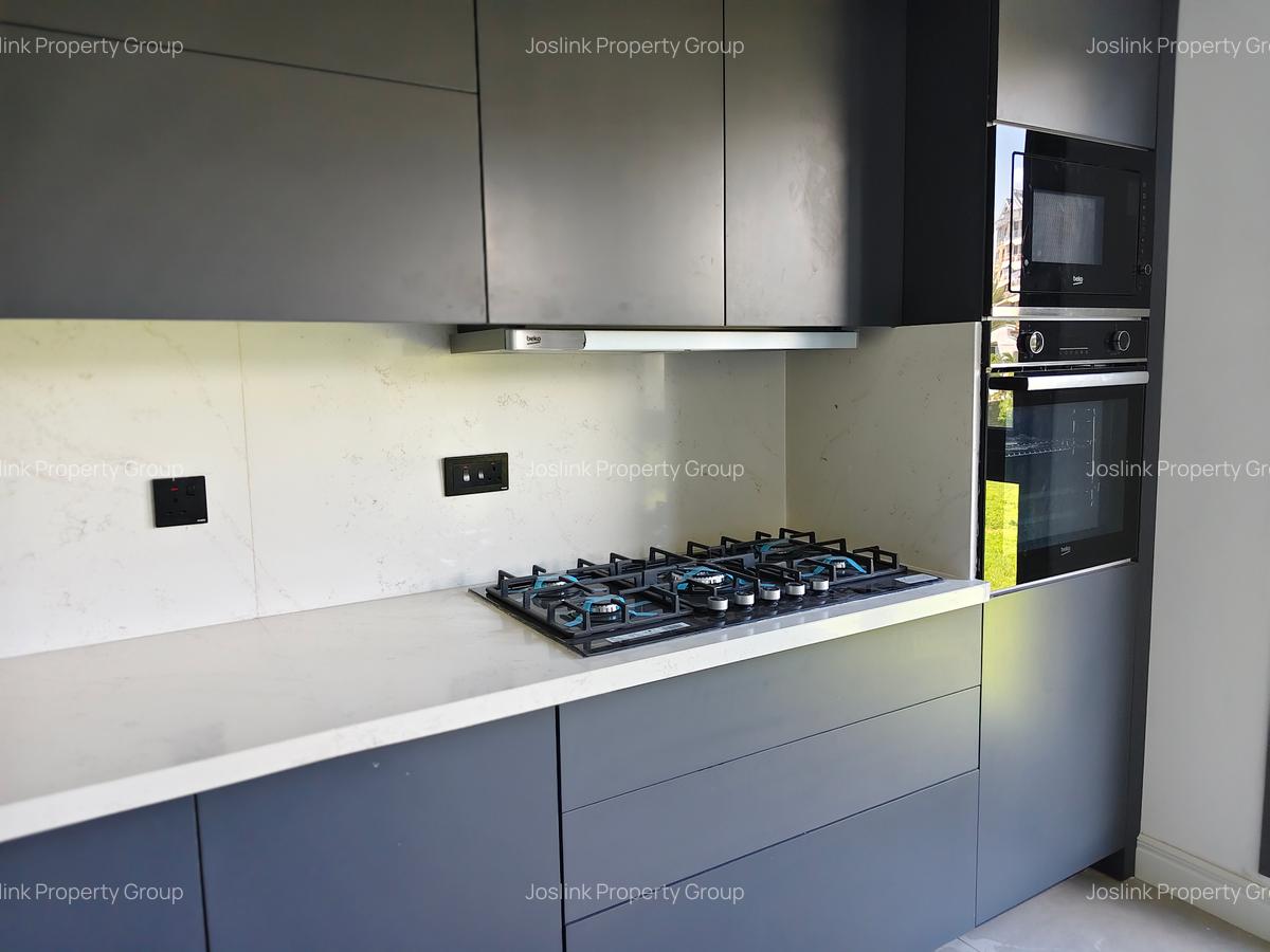 3 Bed Apartment with En Suite at Central - 14