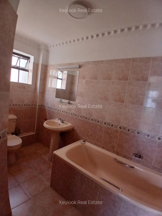 5 Bed Townhouse with En Suite at Lavington - 15