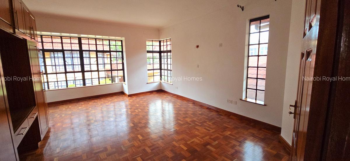 5 Bed Townhouse with En Suite at Lavington Road - 4
