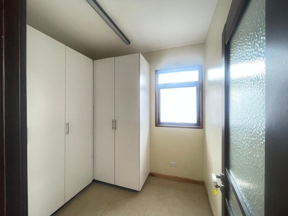 5 Bed Townhouse with En Suite in Lavington - 16
