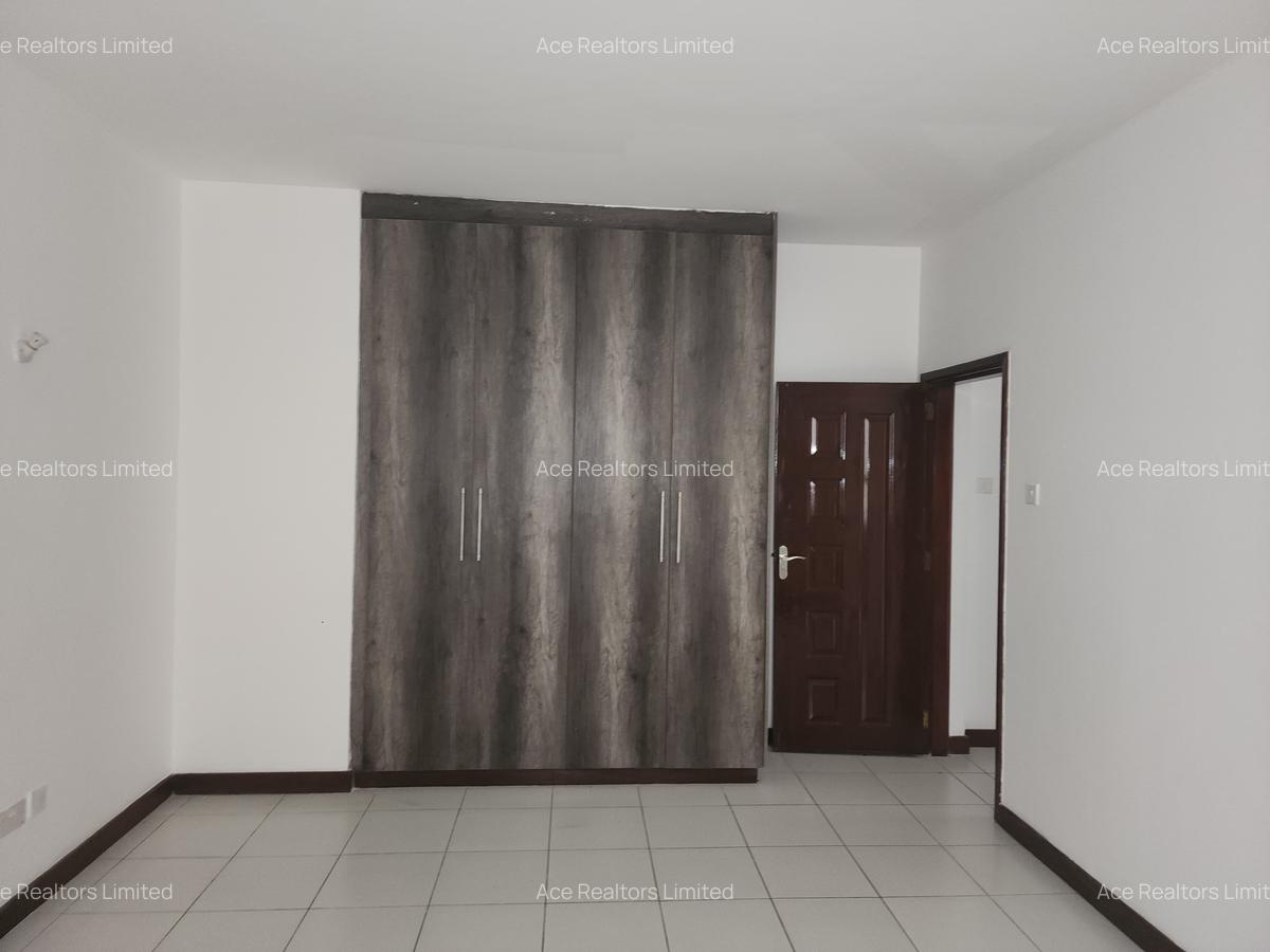 2 Bed Apartment with En Suite at Brookside Drive - 4