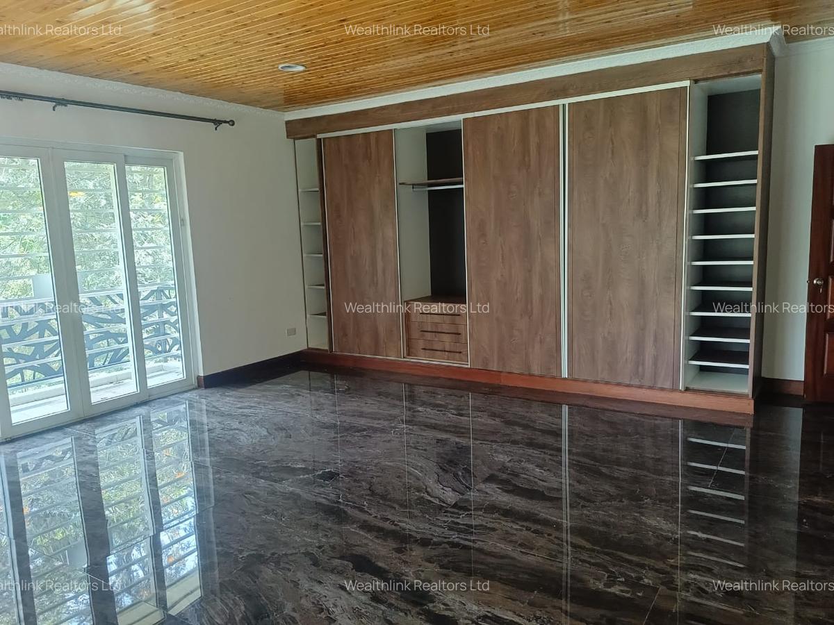 5 Bed Townhouse with En Suite at Lonetree - 9