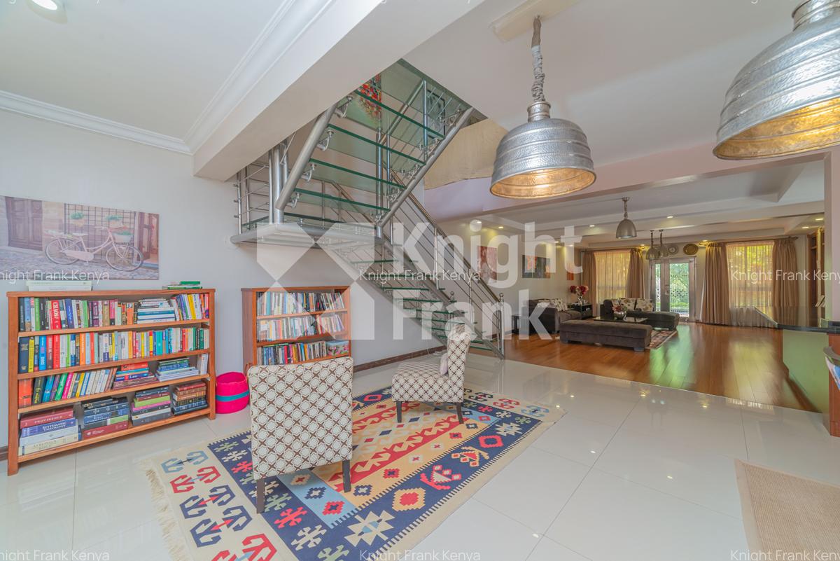 4 Bed Townhouse with En Suite in Hill View - 3