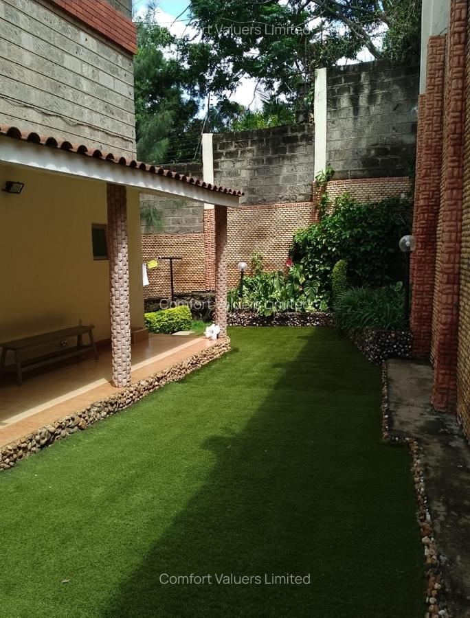 5 Bed Villa with En Suite at Lavington Green - 17