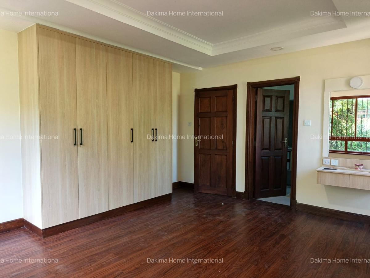 5 Bed Townhouse with En Suite in Spring Valley - 14