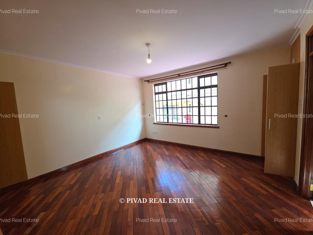 4 Bed Townhouse with Garden in Lavington - 12