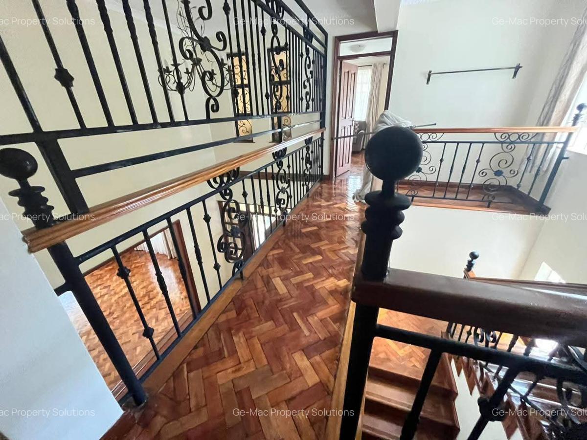 5 Bed House with En Suite in Runda - 14