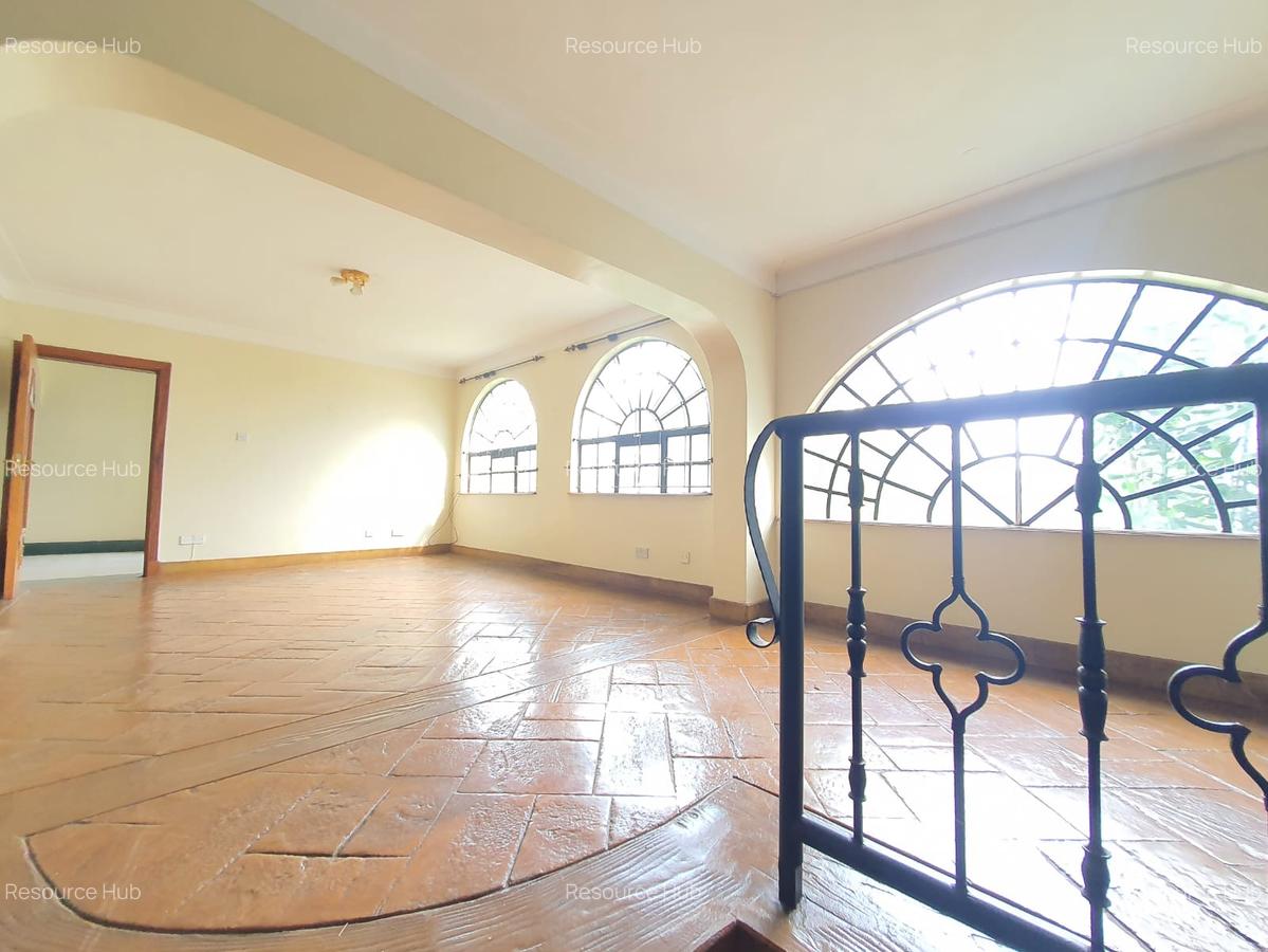 5 Bed House with En Suite at Nyari - 12