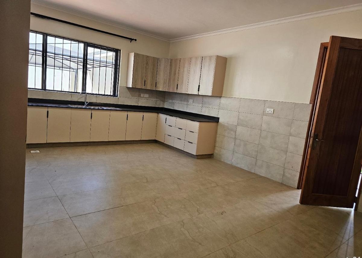 6 Bed Townhouse with En Suite in Loresho - 3