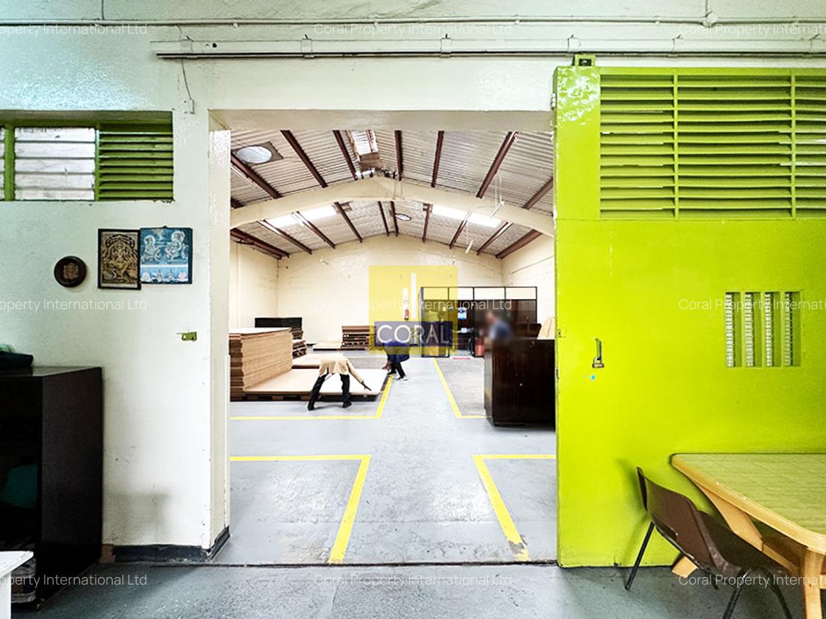 7,500 ft² Warehouse with Parking in Industrial Area - 8