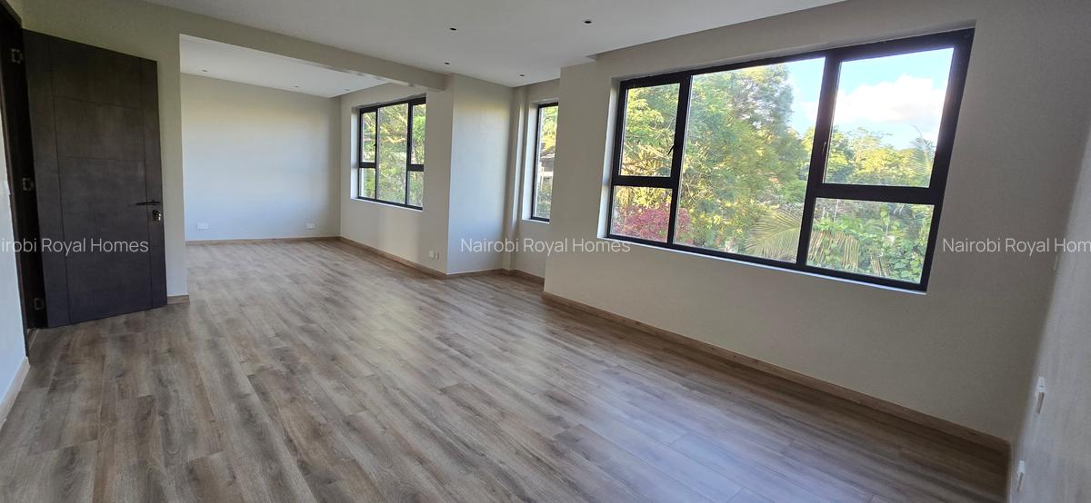 5 Bed Townhouse with En Suite at Lavington Green - 3