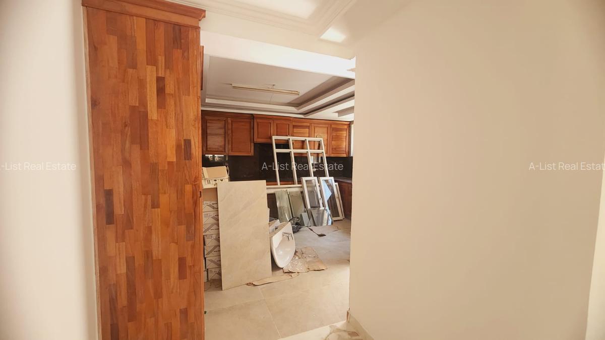 5 Bed Villa with En Suite at Lavington - 11