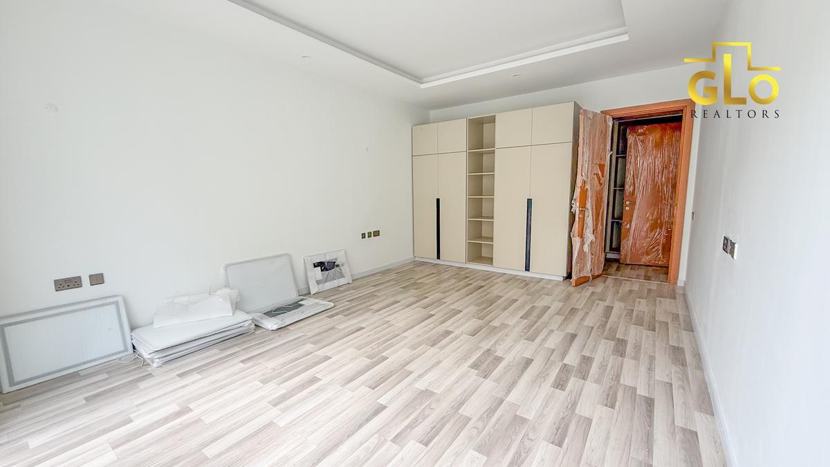 5 Bed Villa with En Suite in Lavington - 12