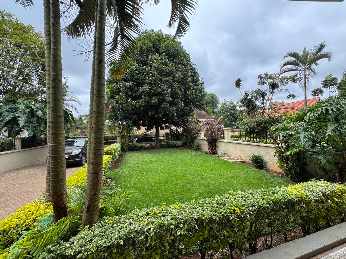 5 Bed Townhouse with En Suite in Lavington - 4