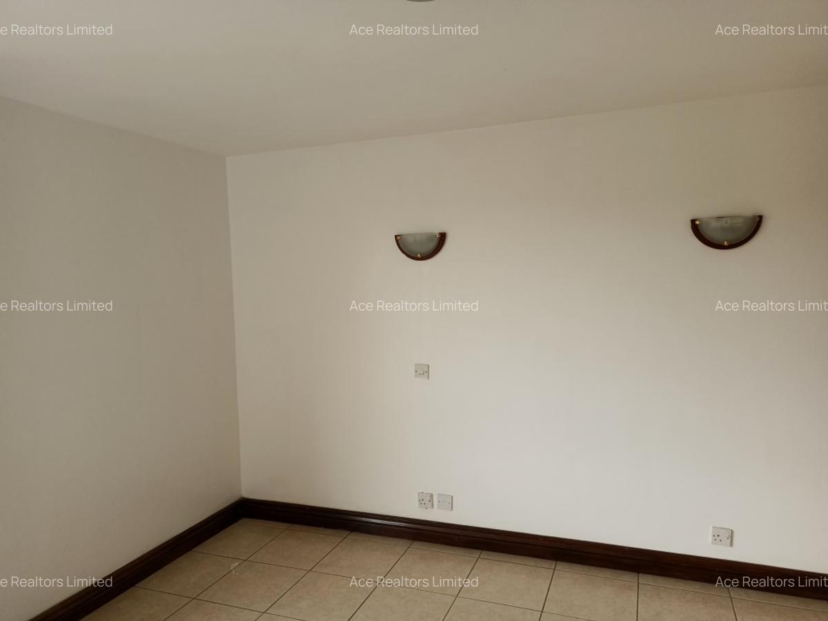 3 Bed Apartment with En Suite at Lantana Road - 7