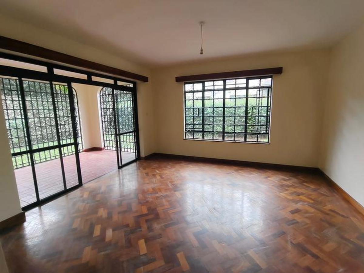 4 Bed Townhouse with En Suite at Lavington - 17