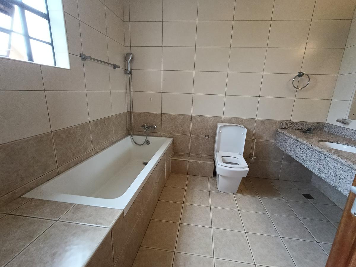 4 Bed Townhouse with En Suite at Lavington - 16