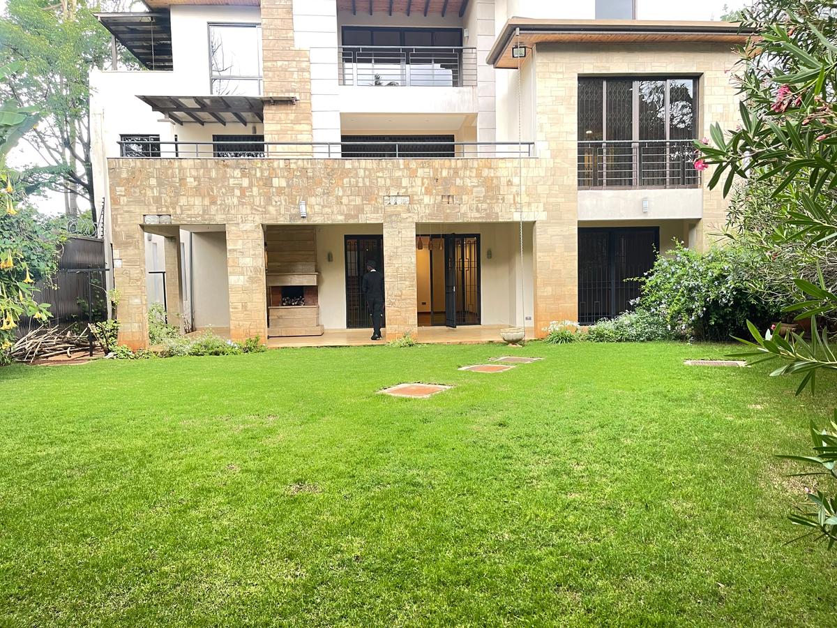 5 Bed Townhouse with En Suite in Lavington - 1