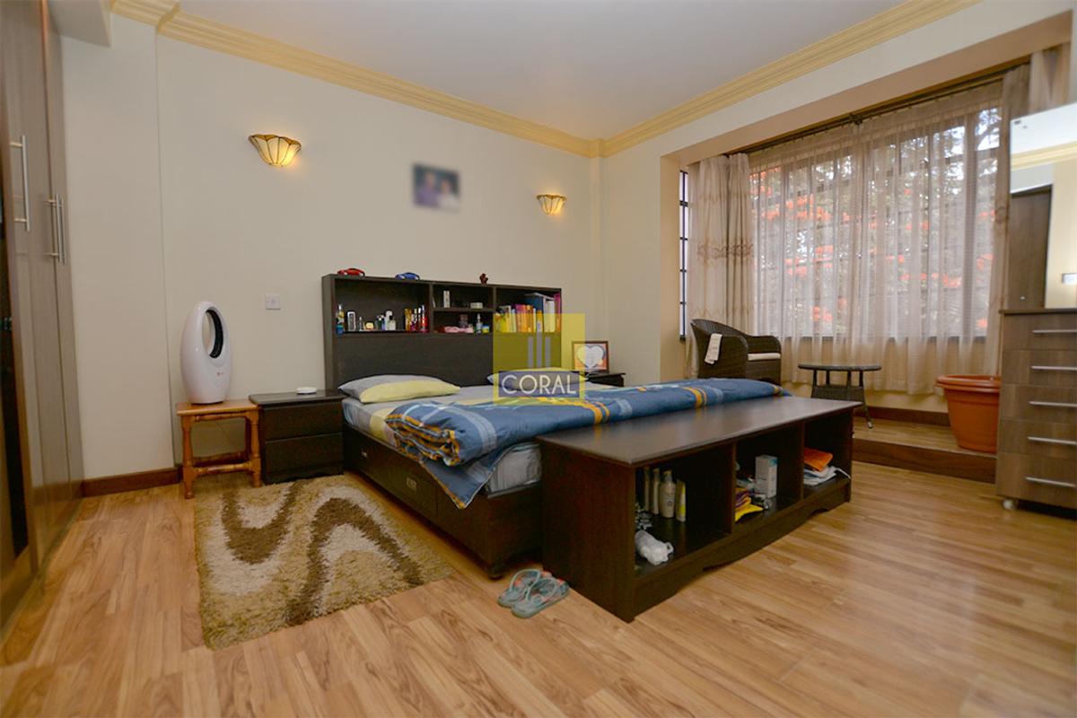 3 Bed Apartment with Lift in Parklands - 17