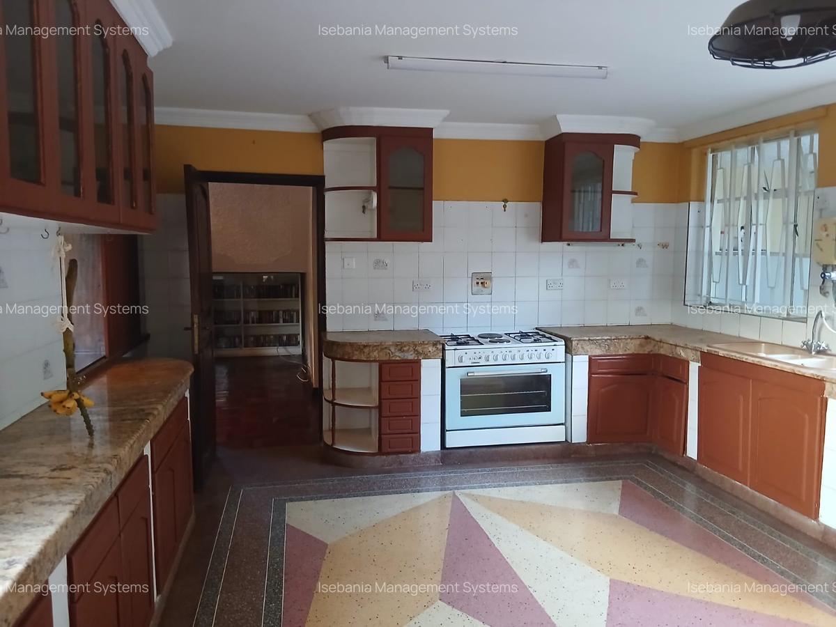 3 Bed Townhouse with En Suite at Evergreen - 10