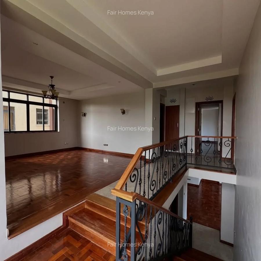 4 Bed Apartment with En Suite at Riverside Drive - 14