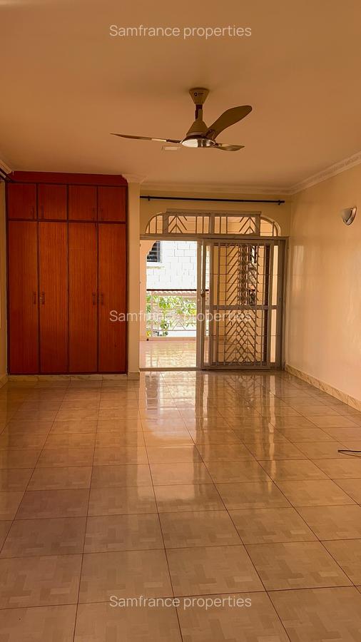 4 Bed House with En Suite at Coca-Cola - 9