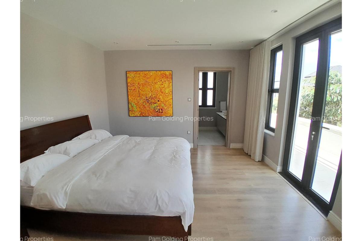 6 Bed Villa with En Suite at Palm Valley - 7
