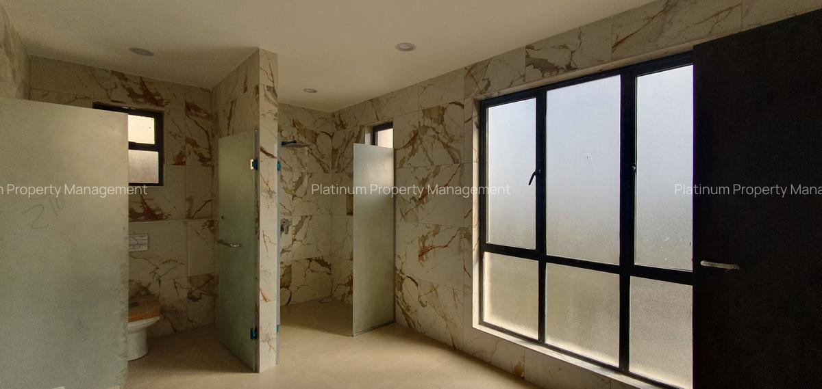 4 Bed Apartment with En Suite at Brookside - 13