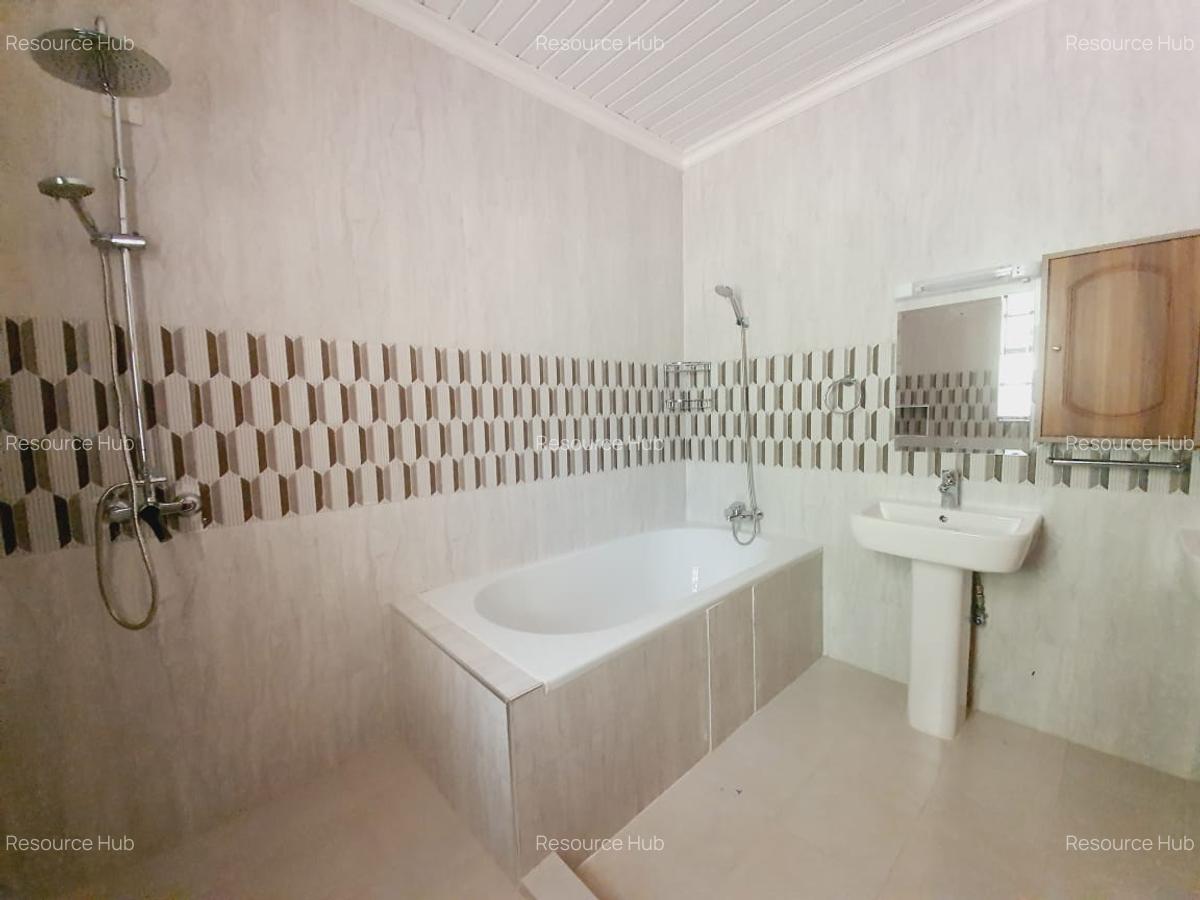 4 Bed Townhouse with En Suite at Riverside - 18