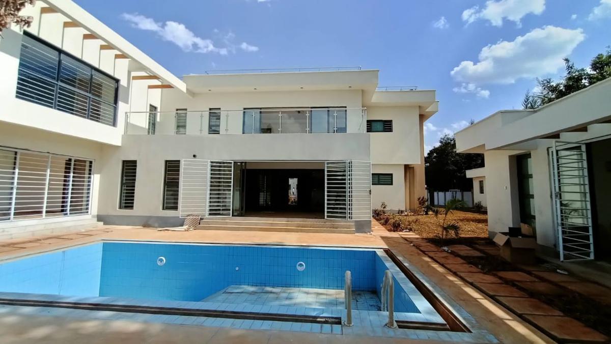 5 Bed House with En Suite at Old Runda - 1