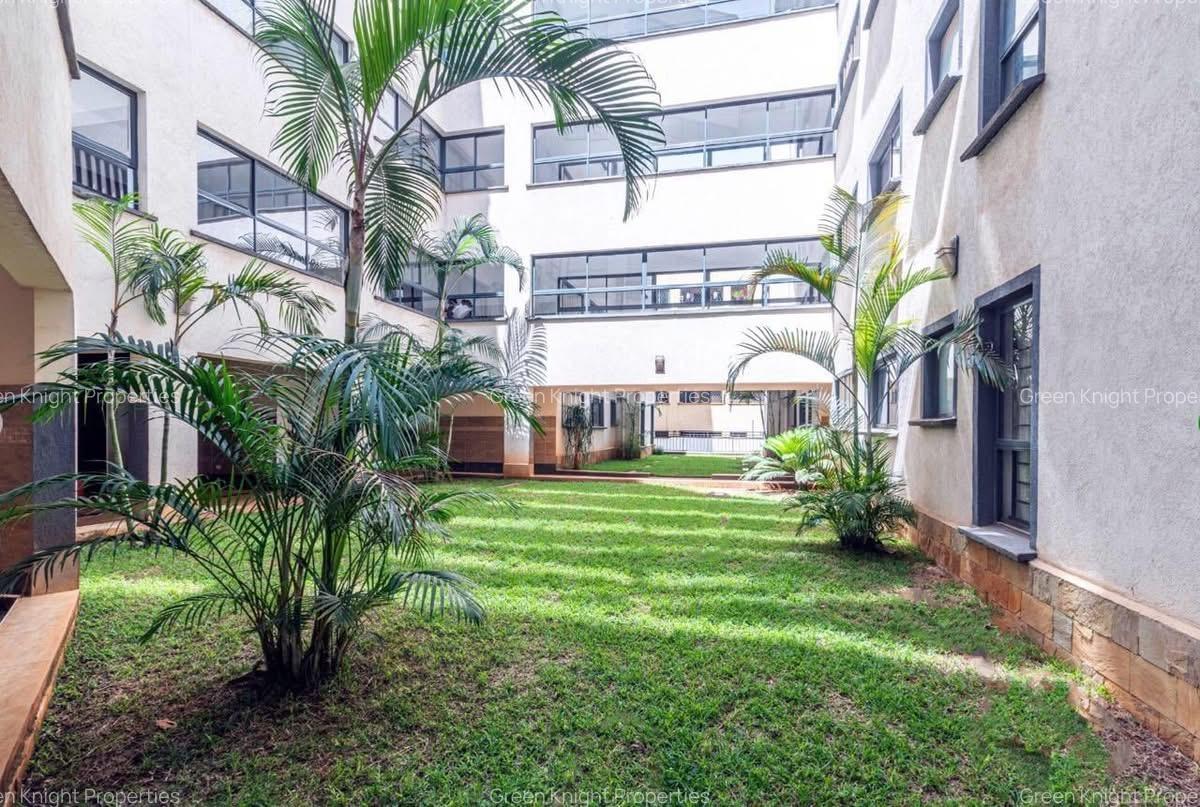 Serviced 2 Bed Apartment with En Suite in Westlands Area - 9