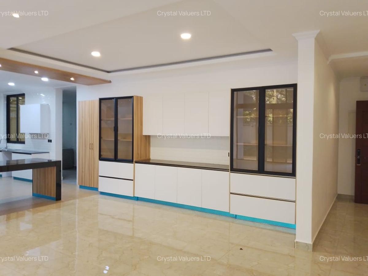 8 Bed Villa with En Suite in Spring Valley - 5