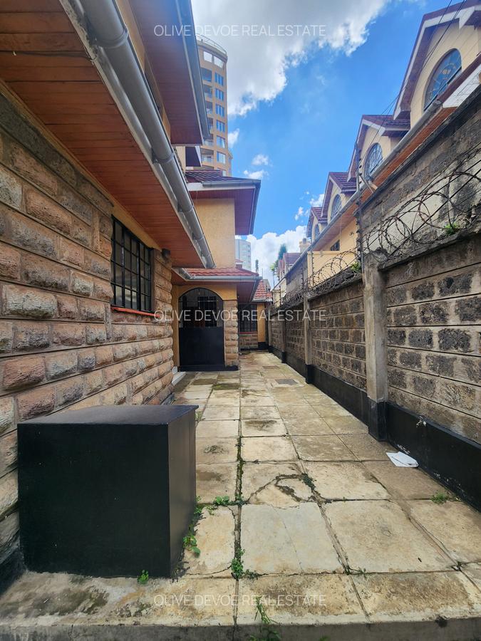 5 Bed Townhouse with En Suite in Kileleshwa - 7