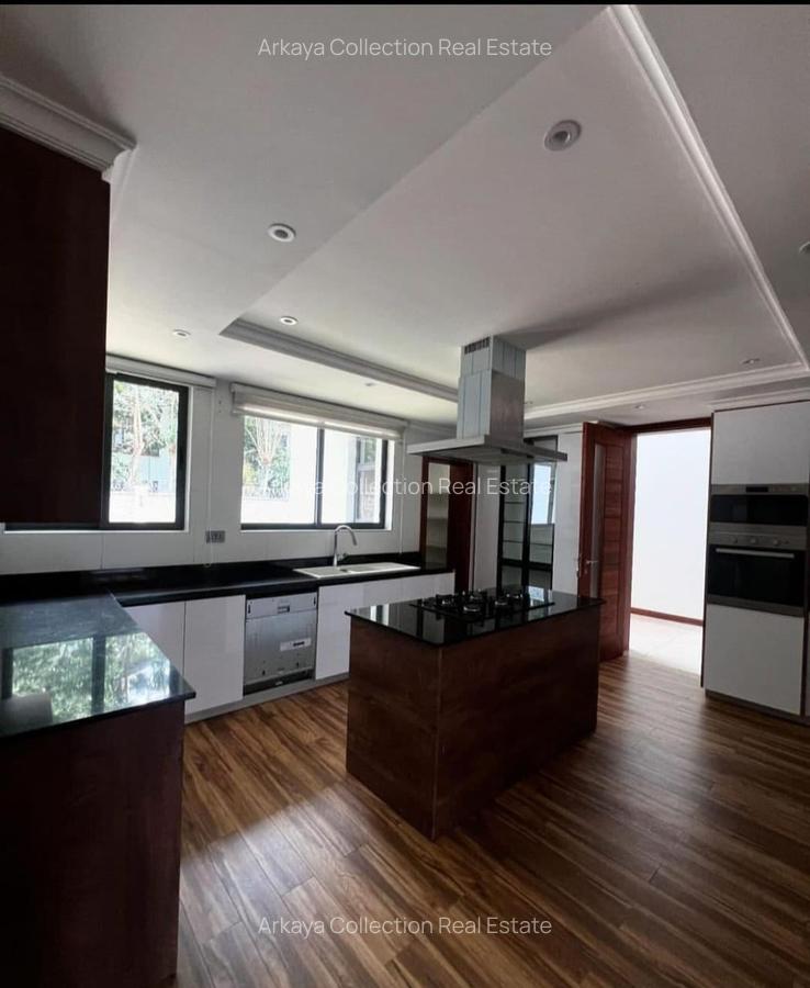 5 Bed House with En Suite in Lavington - 6