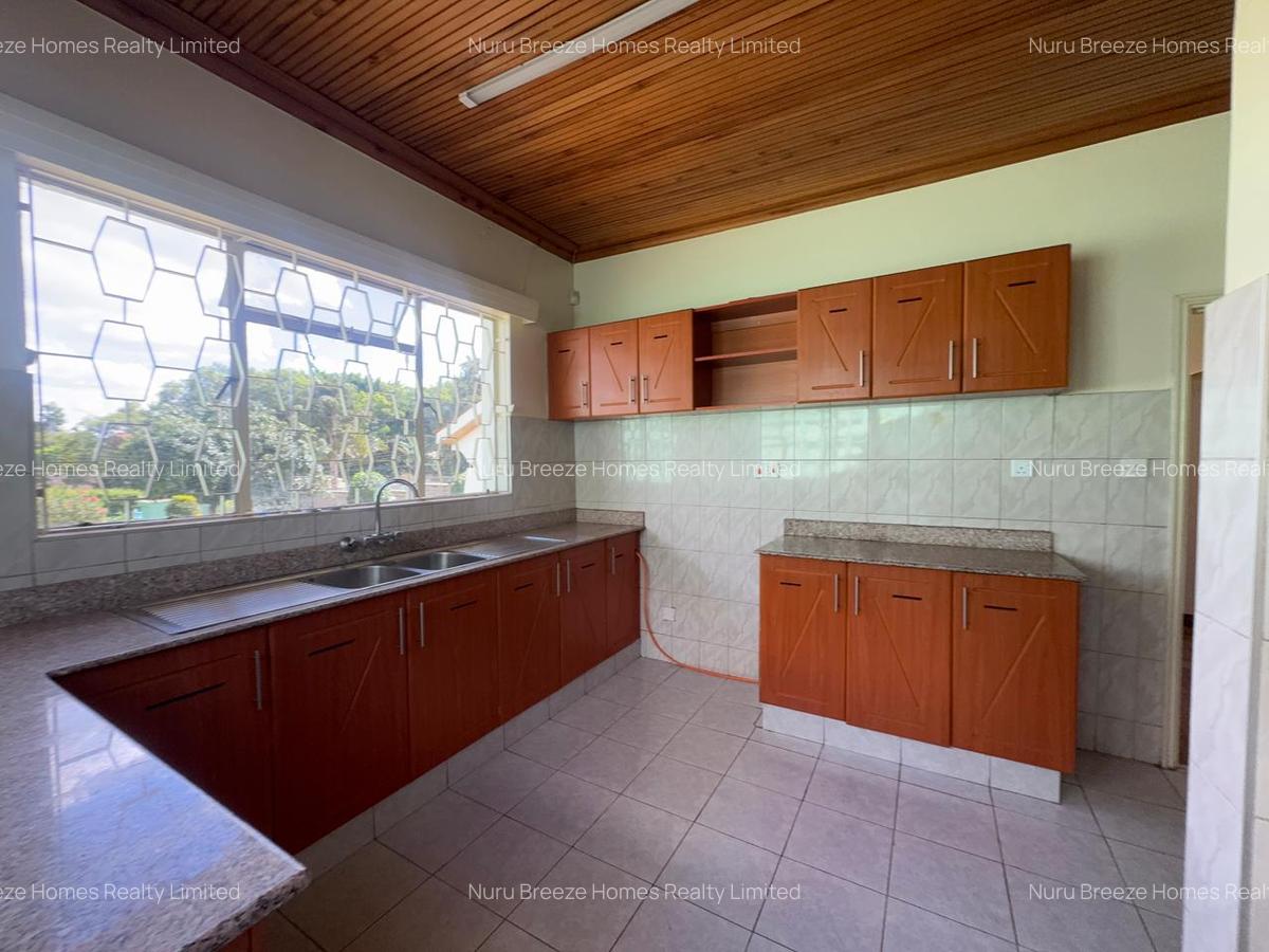 4 Bed House with En Suite in Runda - 11