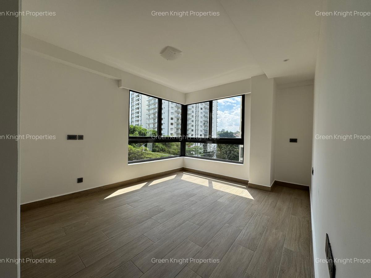 Serviced 3 Bed Apartment with En Suite in Riverside - 15