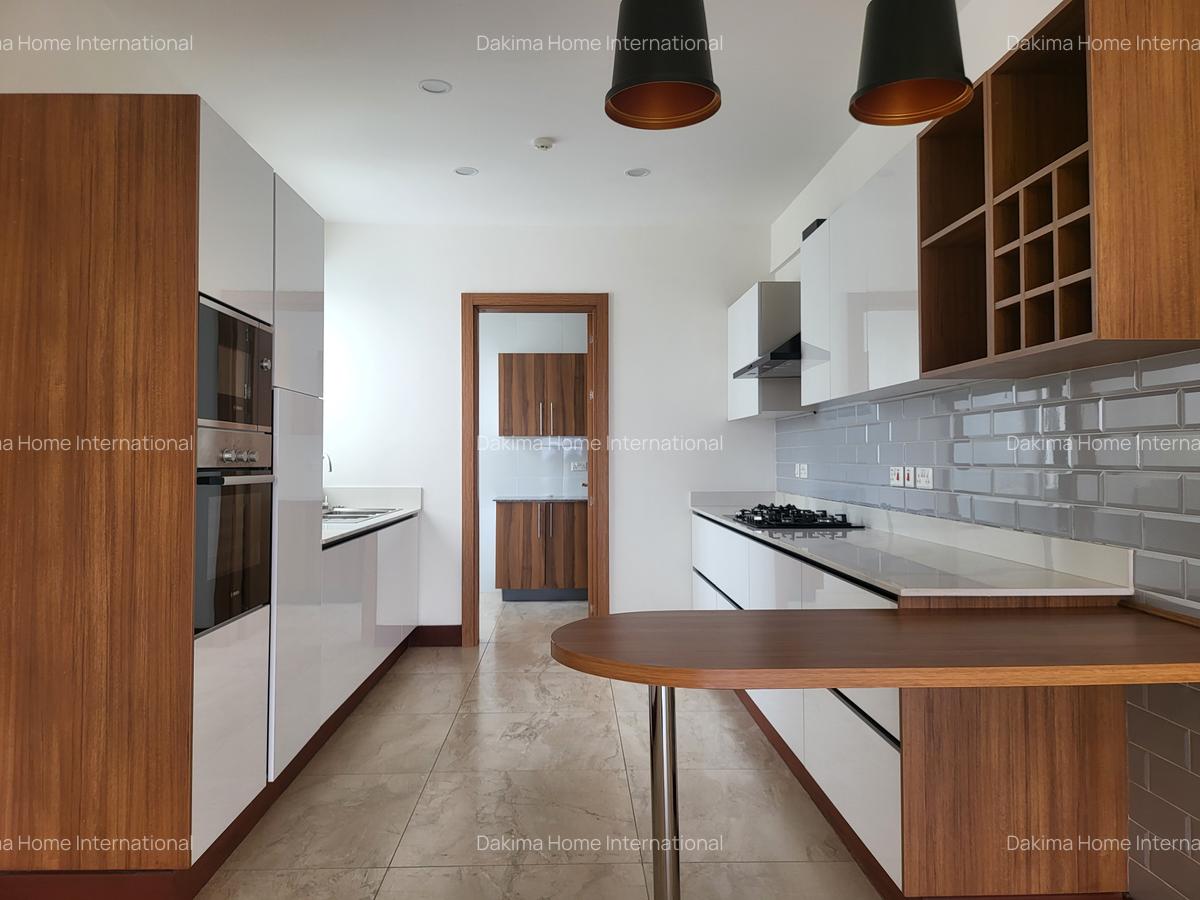 3 Bed Apartment with En Suite in Parklands - 4