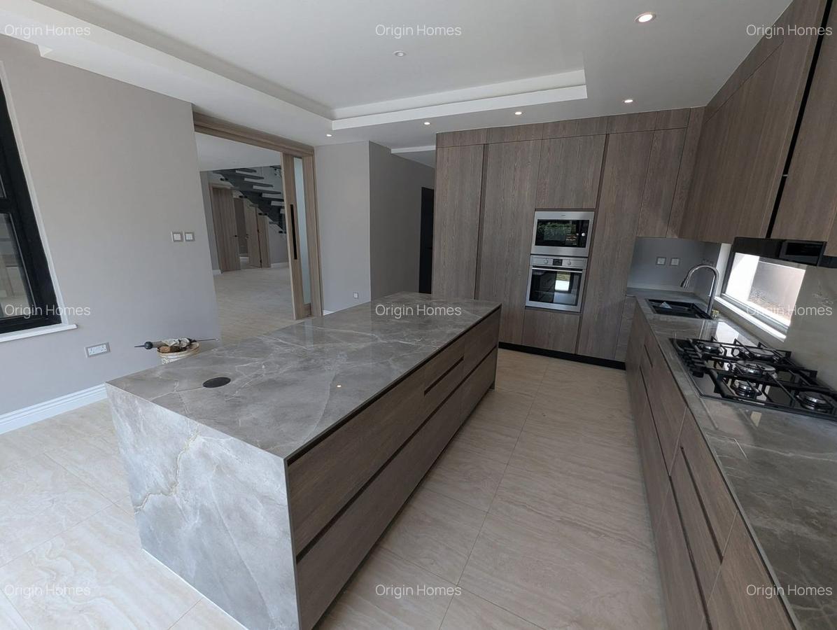 4 Bed Townhouse with En Suite at Runda - 20