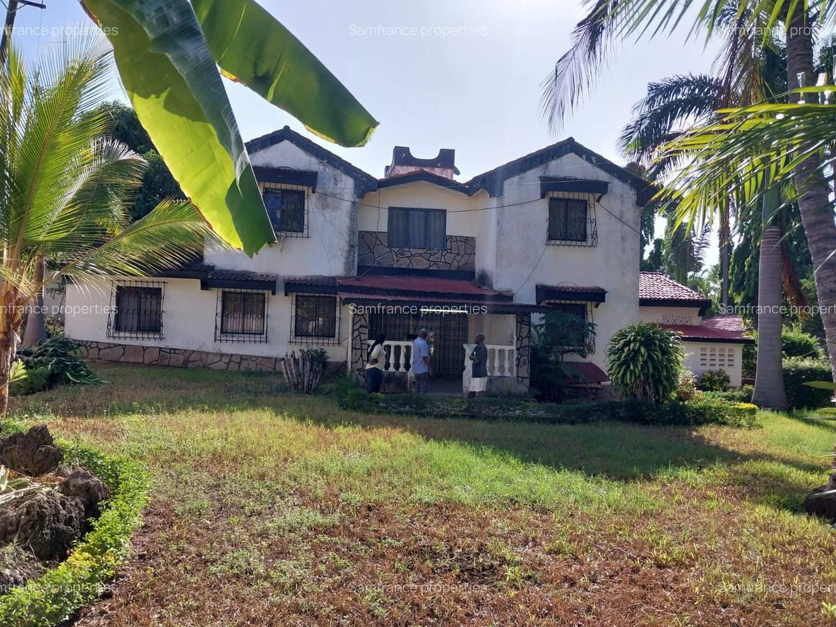 4 Bed House with En Suite at Links Road - 1