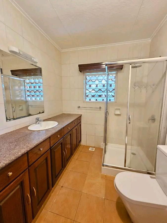 4 Bed House with En Suite in Runda - 8