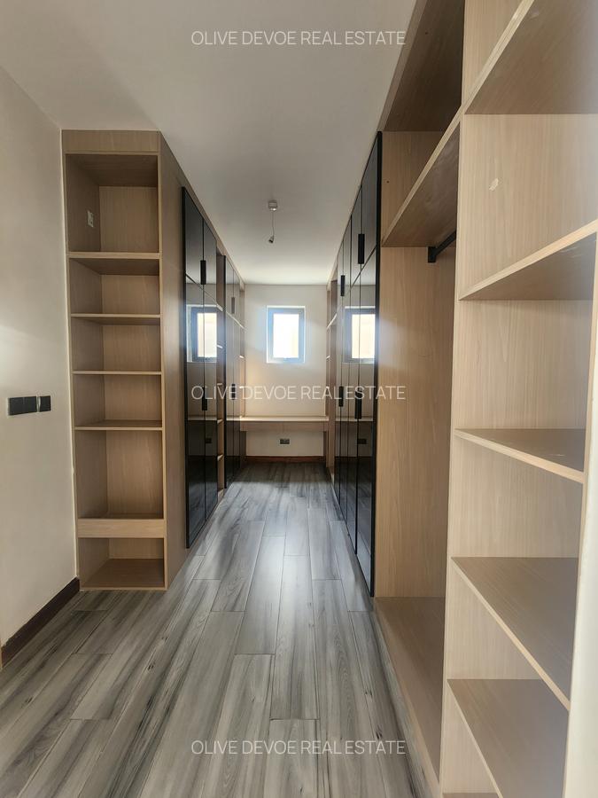 5 Bed Townhouse with En Suite in Lavington - 14