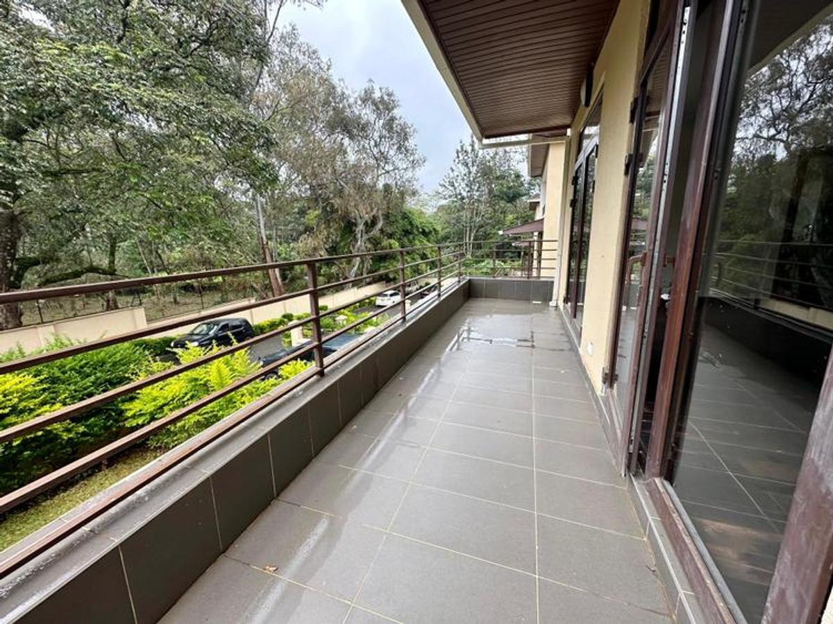 5 Bed Townhouse with En Suite at Lavington - 5