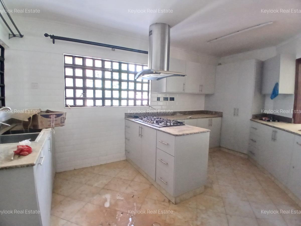 4 Bed House with En Suite at Lavington Green - 14