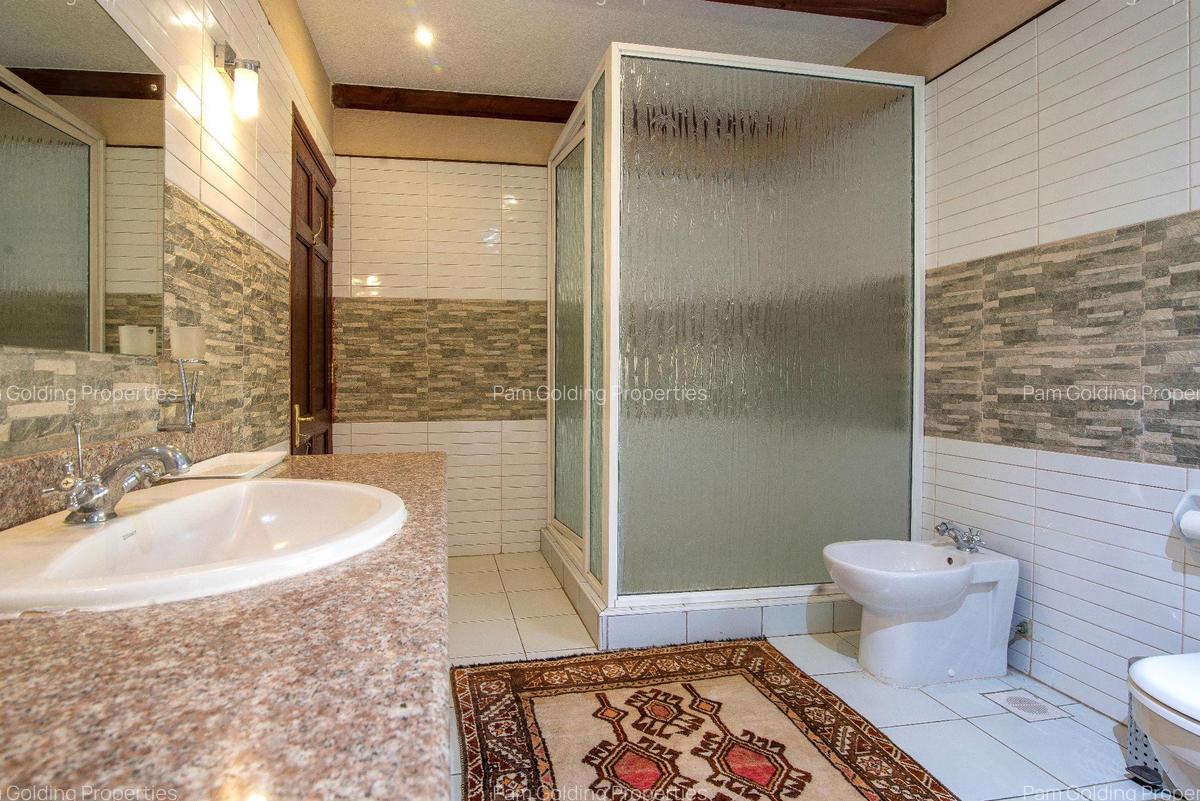 5 Bed House with En Suite in Karen - 12