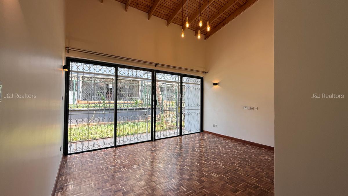 4 Bed Townhouse with En Suite in Rhapta Road - 4