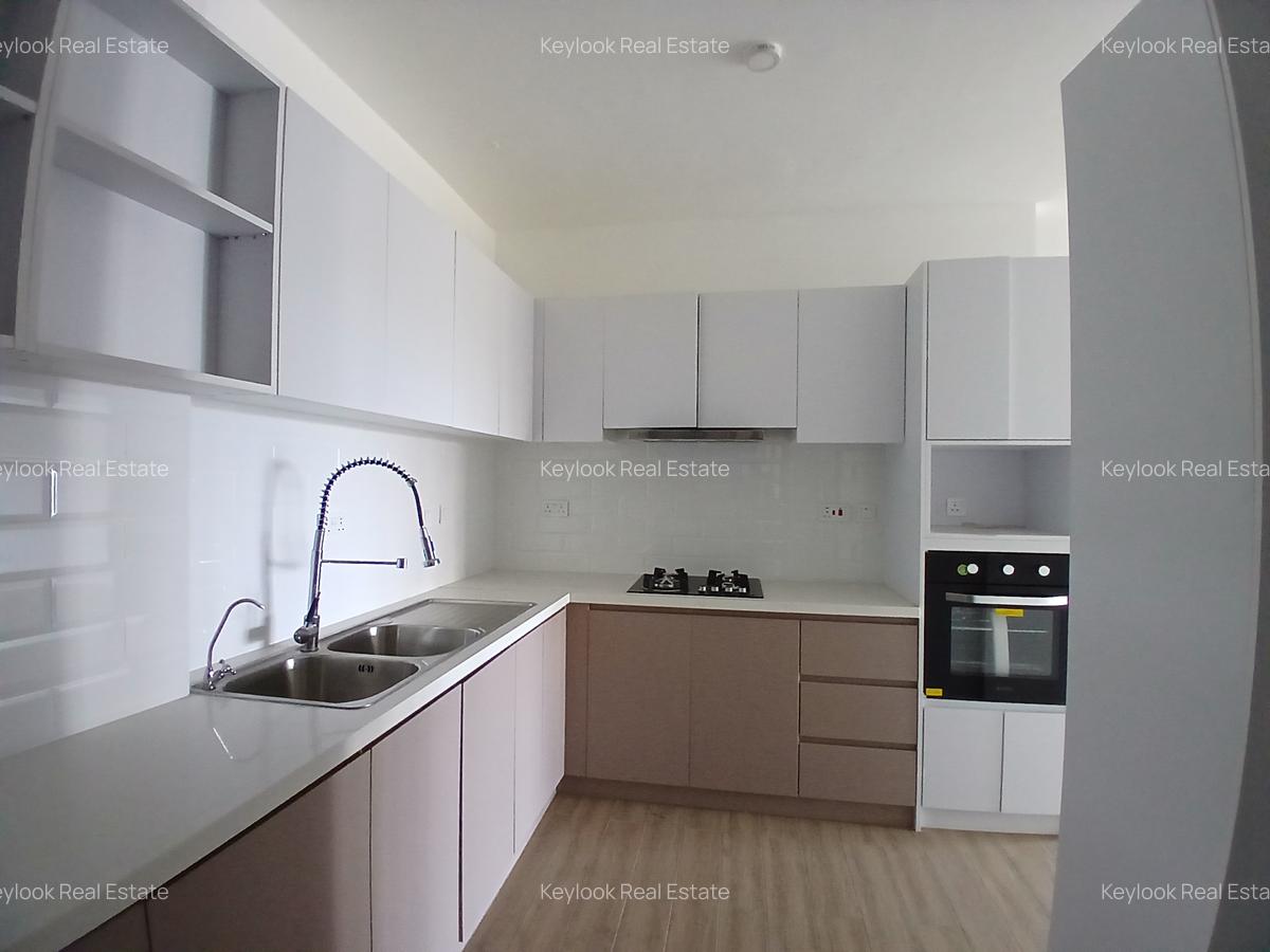 3 Bed Apartment with En Suite at Lavington - 12