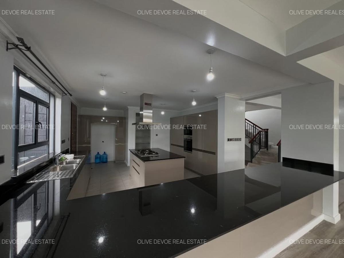 5 Bed Villa with En Suite in Runda - 7