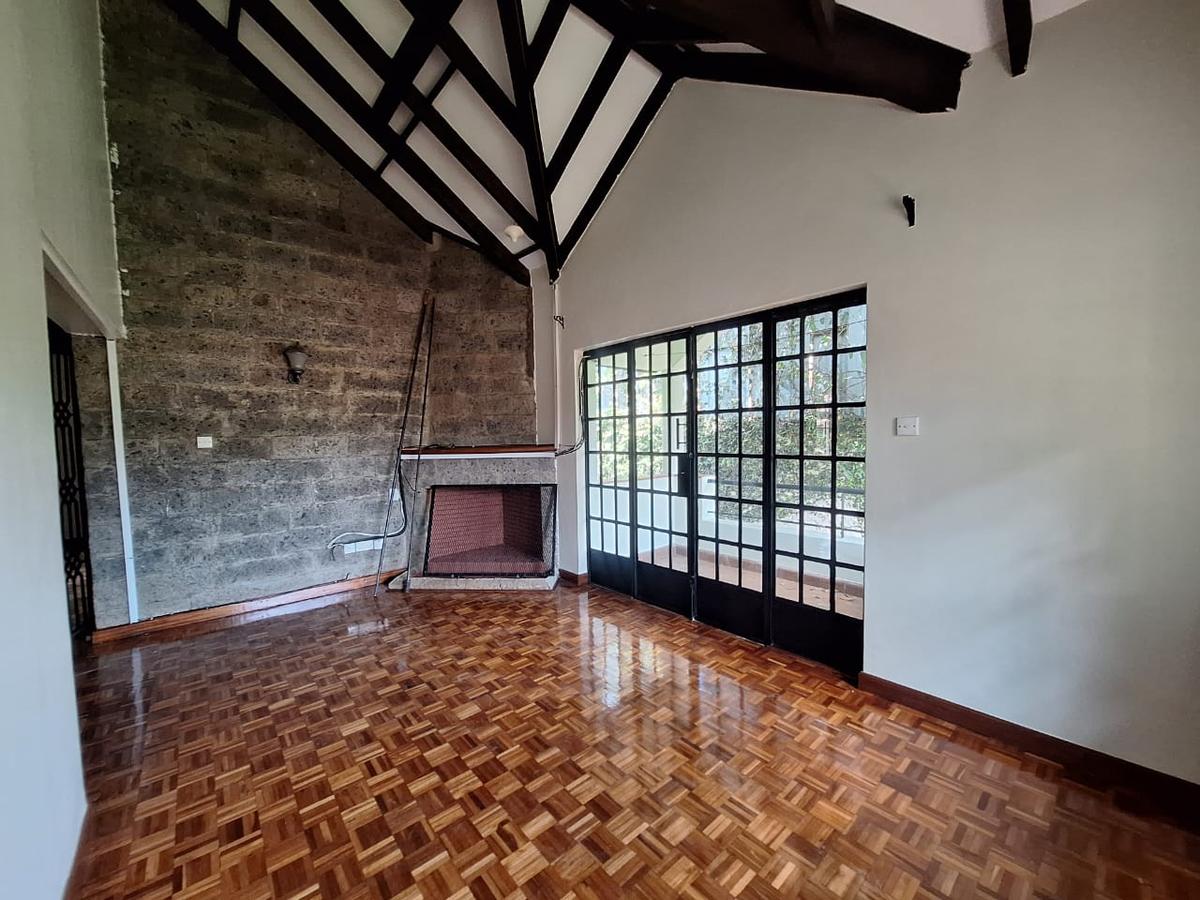 4 Bed Townhouse with En Suite in Spring Valley - 3